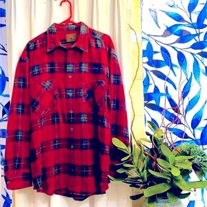 Men’s St. John’s Bay Red & Green Plaid Long Sleeve Fleece Button Down Size Large